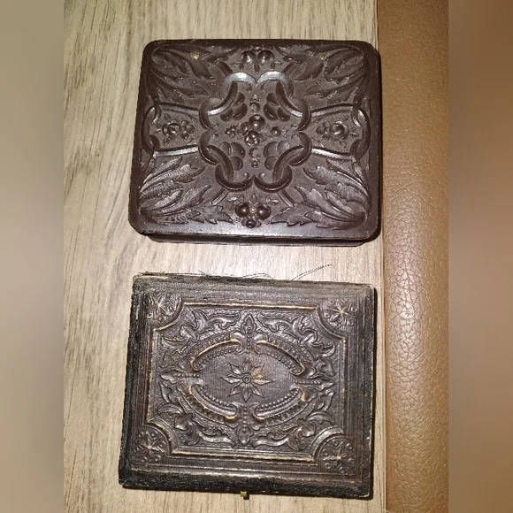 1800s Leather and Velvet Photos - Picture 8 of 9